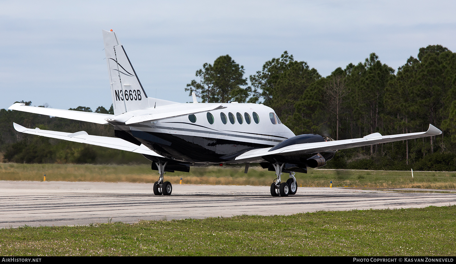 Aircraft Photo of N3663B | Beech B100 King Air | AirHistory.net #263083