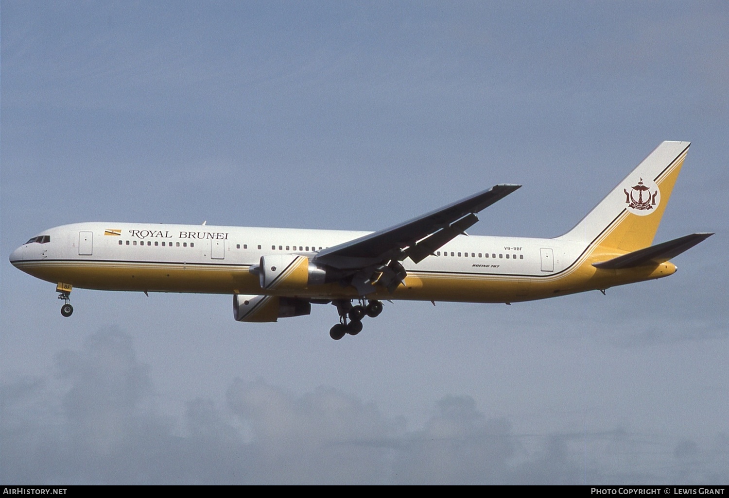 Aircraft Photo of V8-RBF | Boeing 767-33A/ER | Royal Brunei Airlines | AirHistory.net #263181