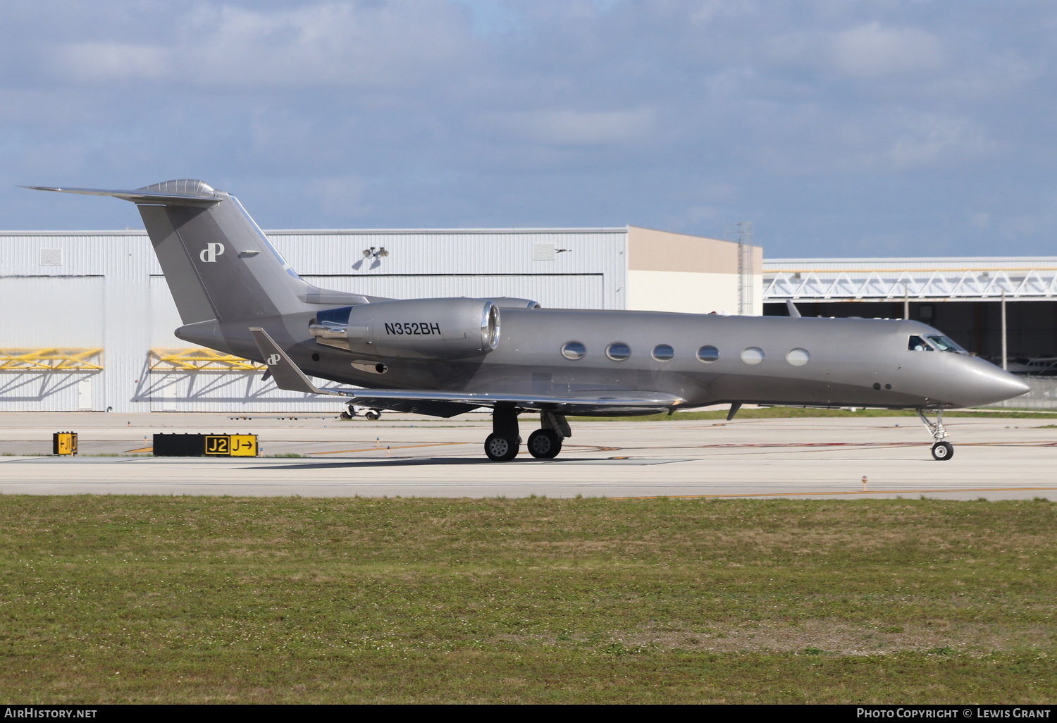 Aircraft Photo of N352BH | Gulfstream Aerospace G-IV Gulfstream IV-SP | AirHistory.net #263240