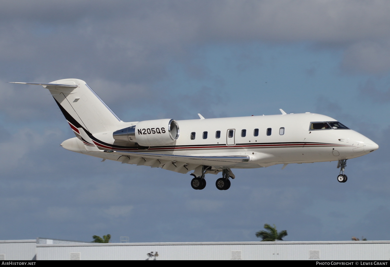 Aircraft Photo of N205QS | Bombardier Challenger 650 (CL-600-2B16) | AirHistory.net #263261