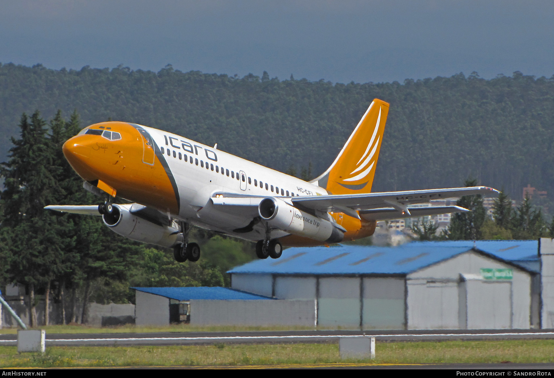 Aircraft Photo of HC-CFL | Boeing 737-236/Adv | Ícaro Air | AirHistory.net #263581