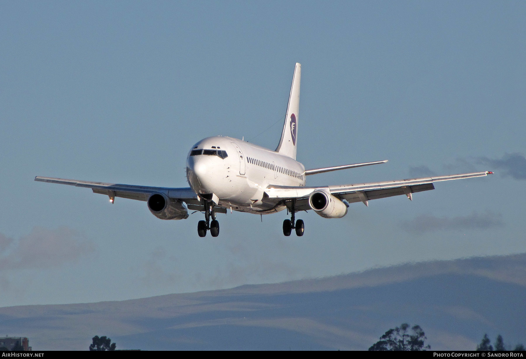 Aircraft Photo of HC-CFD | Boeing 737-236/Adv | Ícaro Air | AirHistory.net #263804