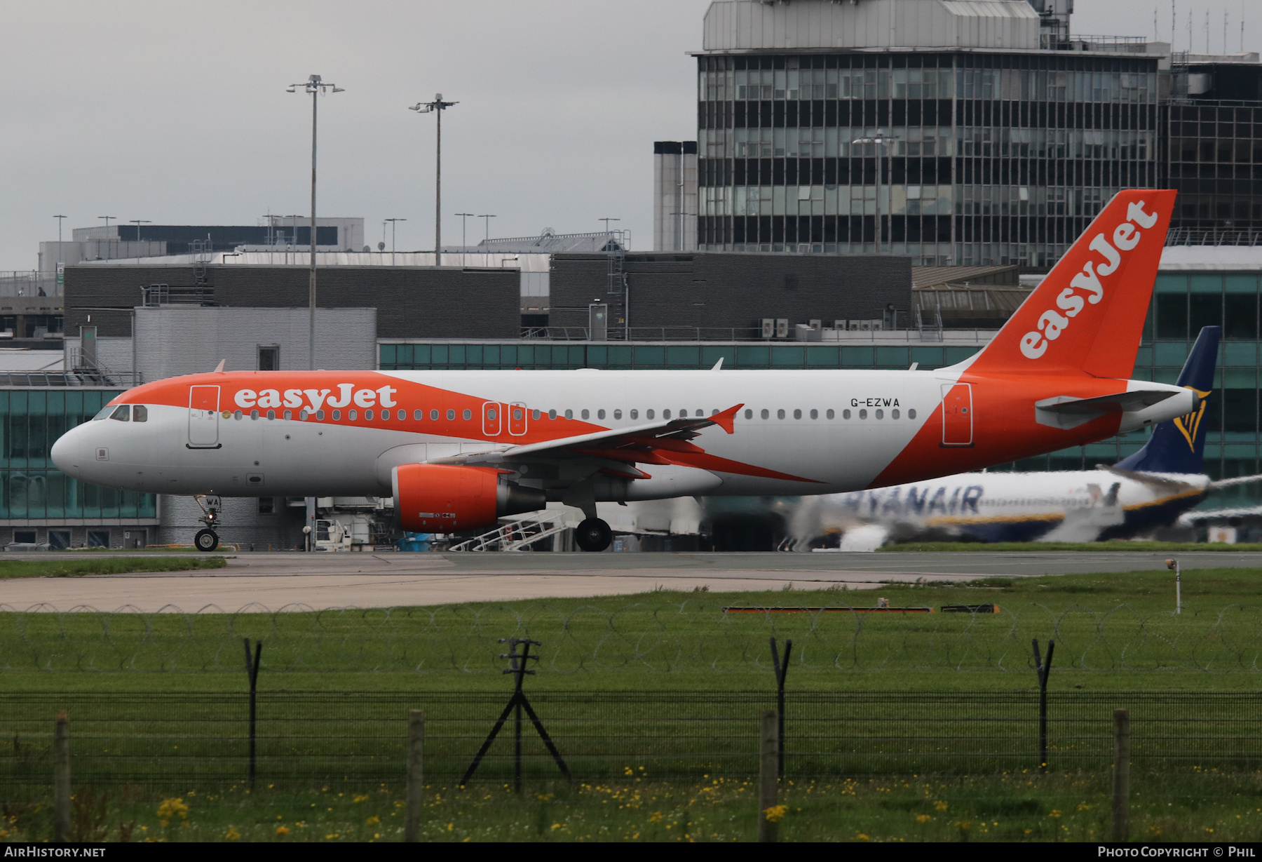 Aircraft Photo of G-EZWA | Airbus A320-214 | EasyJet | AirHistory.net #264152