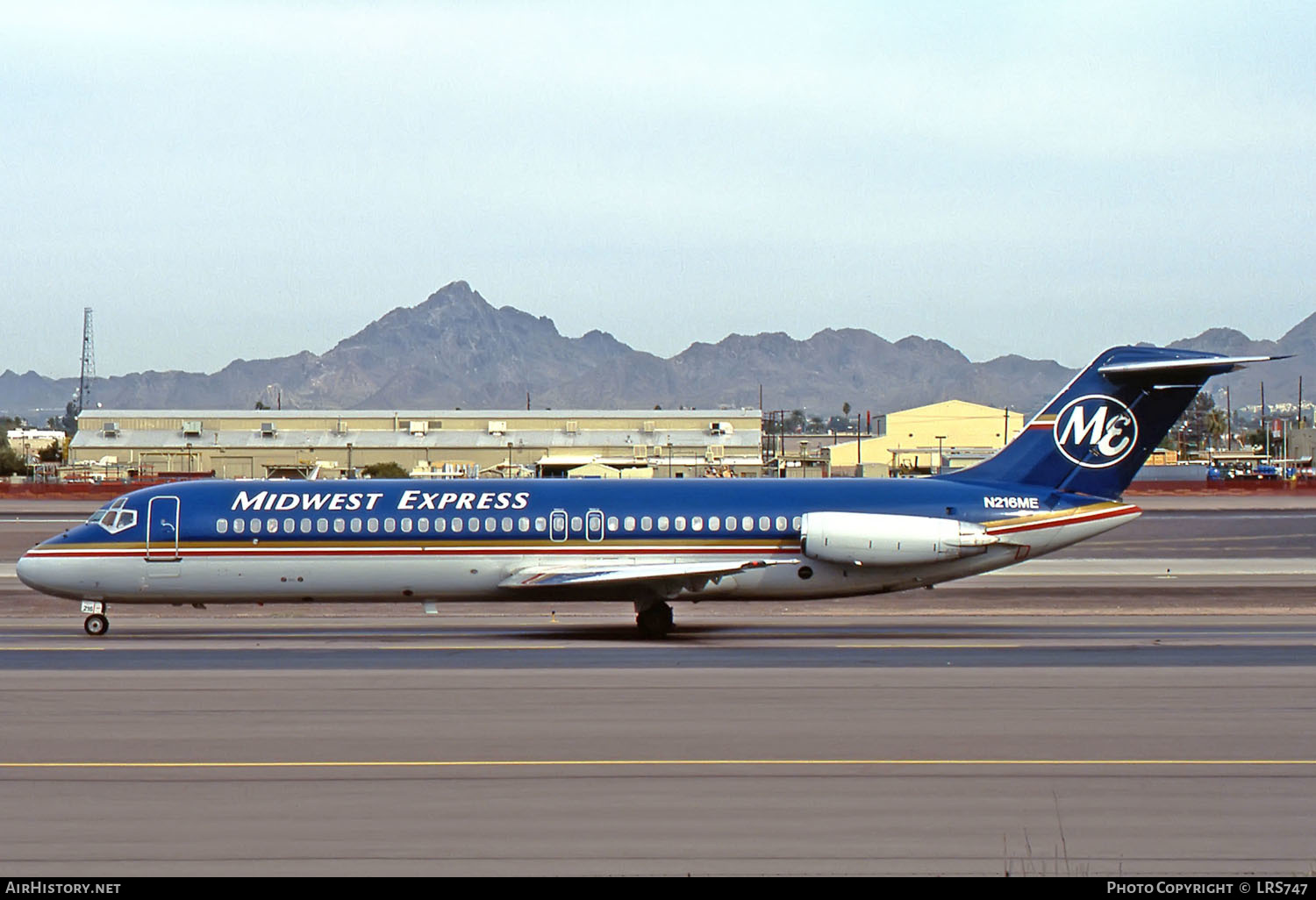 Aircraft Photo of N216ME | McDonnell Douglas DC-9-32 | Midwest Express Airlines | AirHistory.net #264347