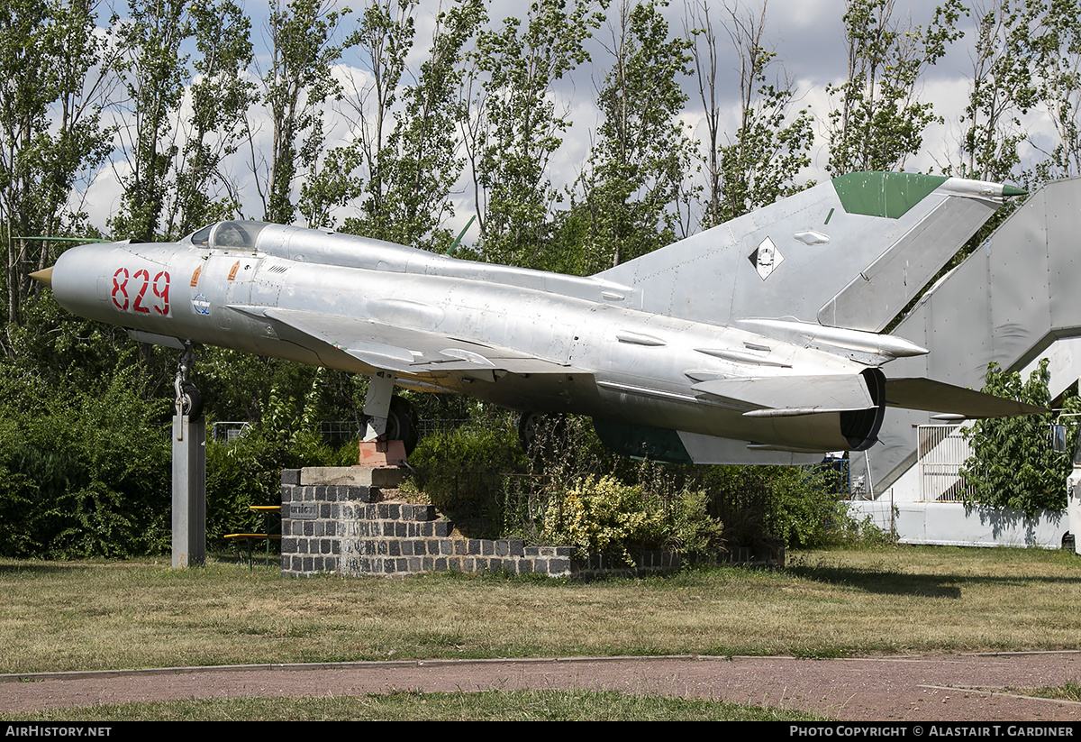 Aircraft Photo of 829 | Mikoyan-Gurevich MiG-21SPS | East Germany - Air Force | AirHistory.net #264460