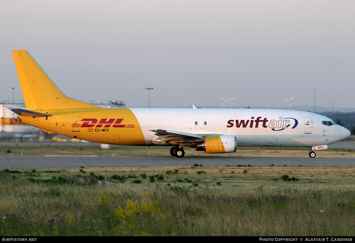 Aircraft Photo of EC-MFE | Boeing 737-476(SF) | Swiftair | AirHistory.net #264625