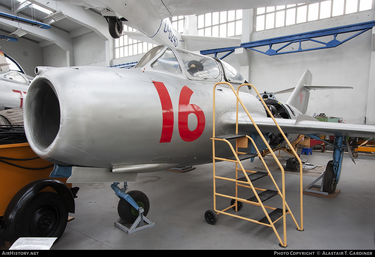 Aircraft Photo of 16 red | Mikoyan-Gurevich MiG-15UTI | Soviet Union - Air Force | AirHistory.net #264739
