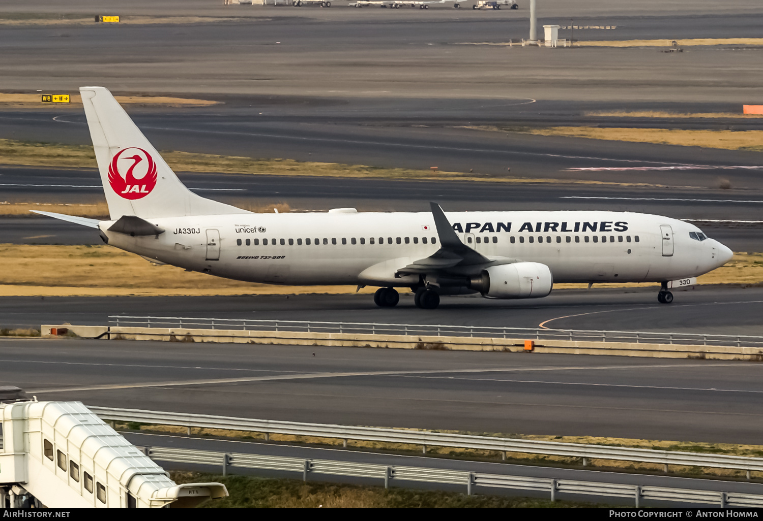 Aircraft Photo of JA330J | Boeing 737-846 | Japan Airlines - JAL | AirHistory.net #264892