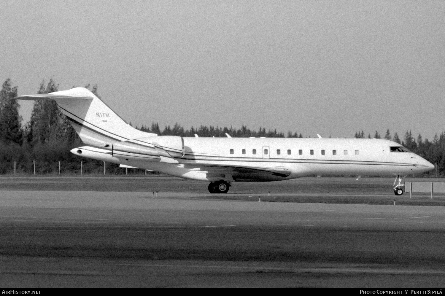 Aircraft Photo of N1TM | Bombardier Global Express (BD-700-1A10) | AirHistory.net #265110