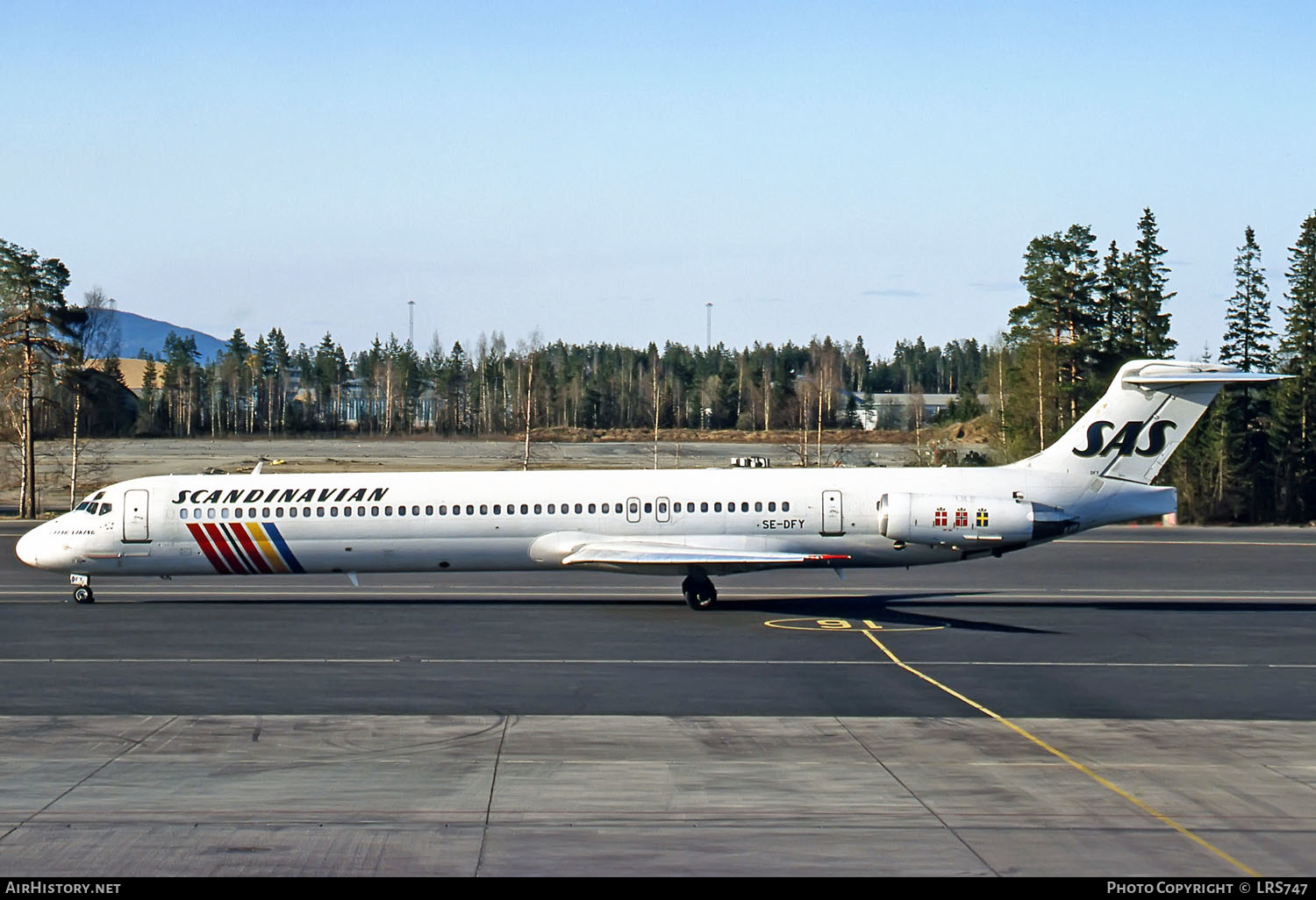 Aircraft Photo of SE-DFY | McDonnell Douglas MD-81 (DC-9-81) | Scandinavian Airlines - SAS | AirHistory.net #265182