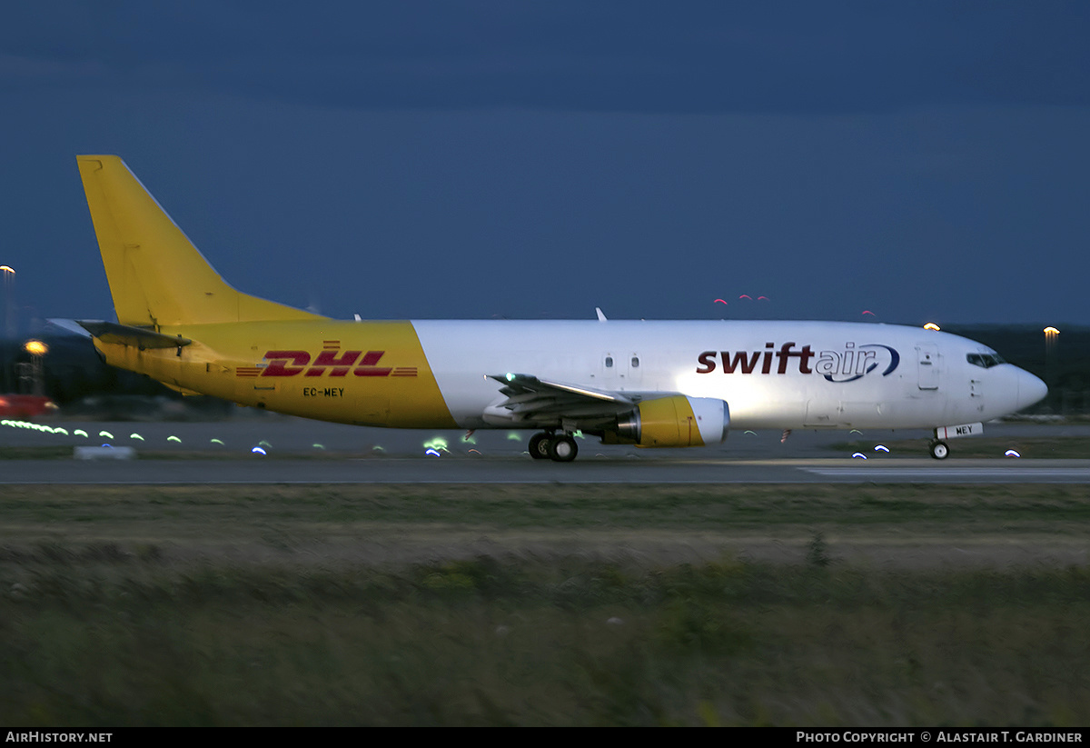 Aircraft Photo of EC-MEY | Boeing 737-476(SF) | Swiftair | AirHistory.net #265365