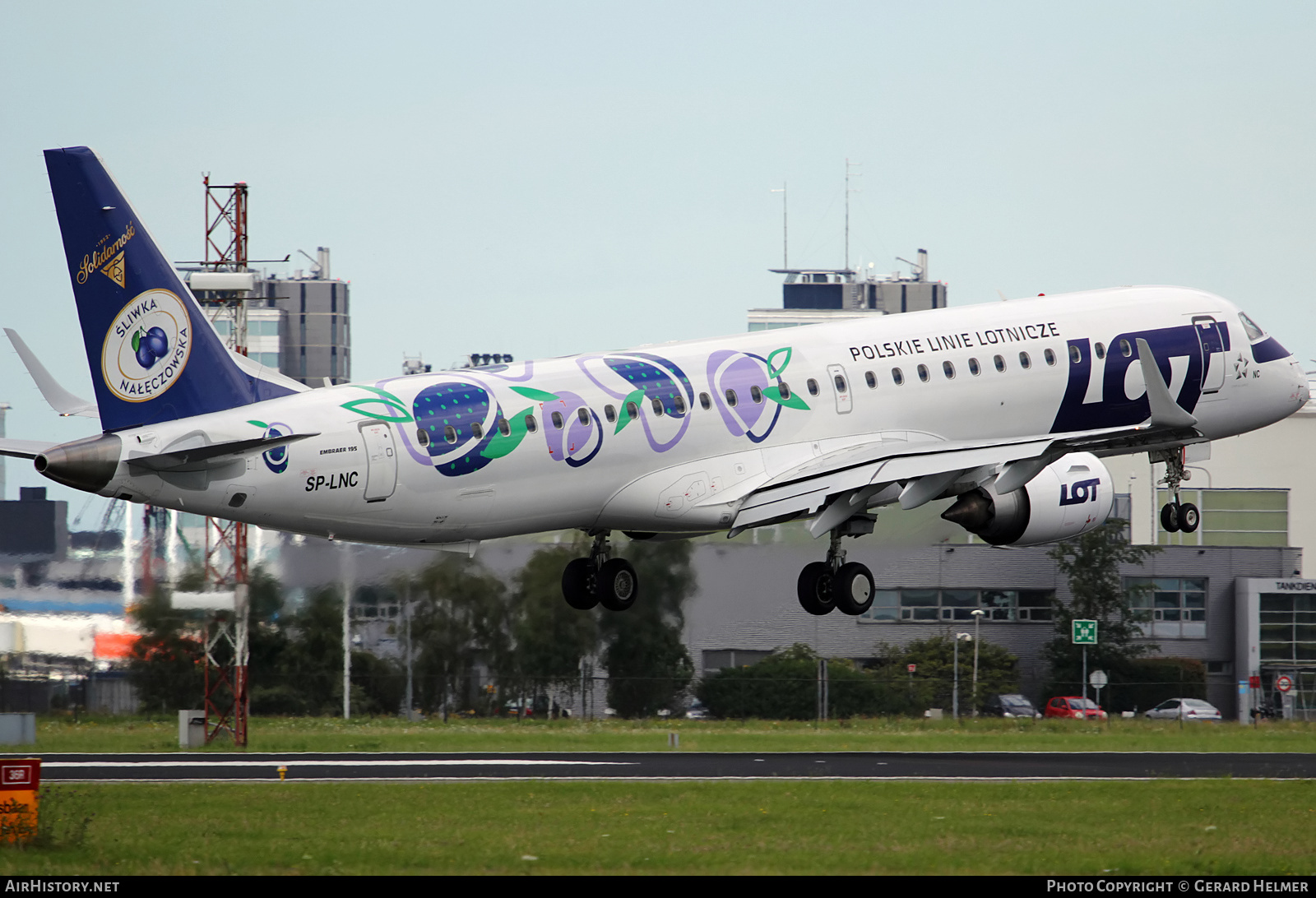 Aircraft Photo of SP-LNC | Embraer 195LR (ERJ-190-200LR) | LOT Polish Airlines - Polskie Linie Lotnicze | AirHistory.net #265719