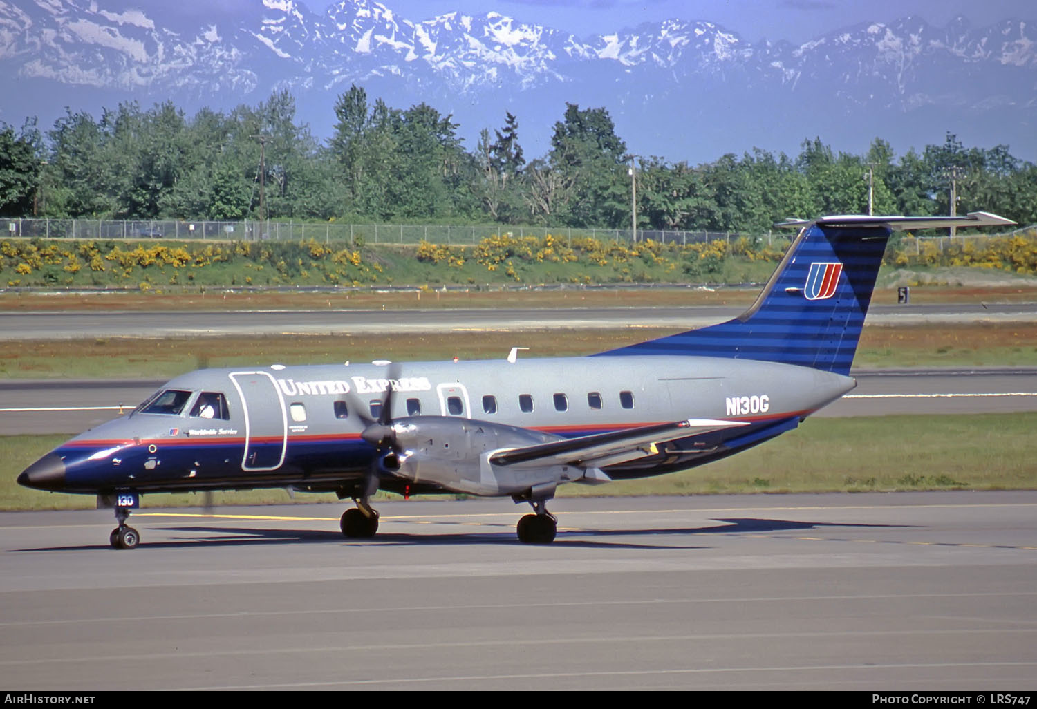 Aircraft Photo of N130G | Embraer EMB-120RT Brasilia | United Express | AirHistory.net #265743