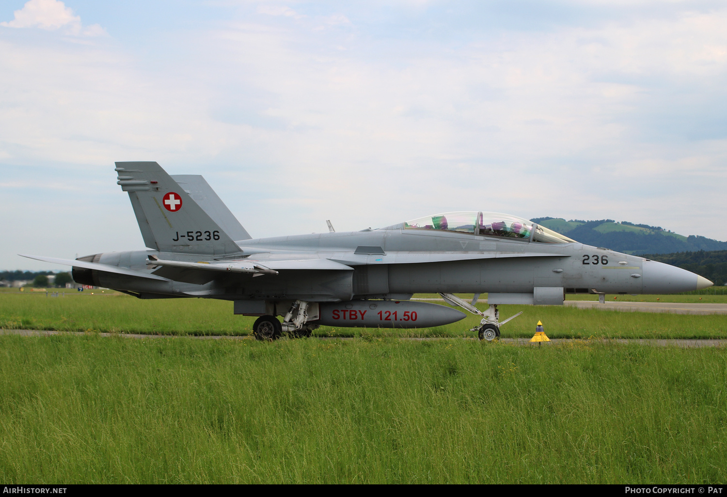 Aircraft Photo of J-5236 | McDonnell Douglas F/A-18D Hornet | Switzerland - Air Force | AirHistory.net #265887