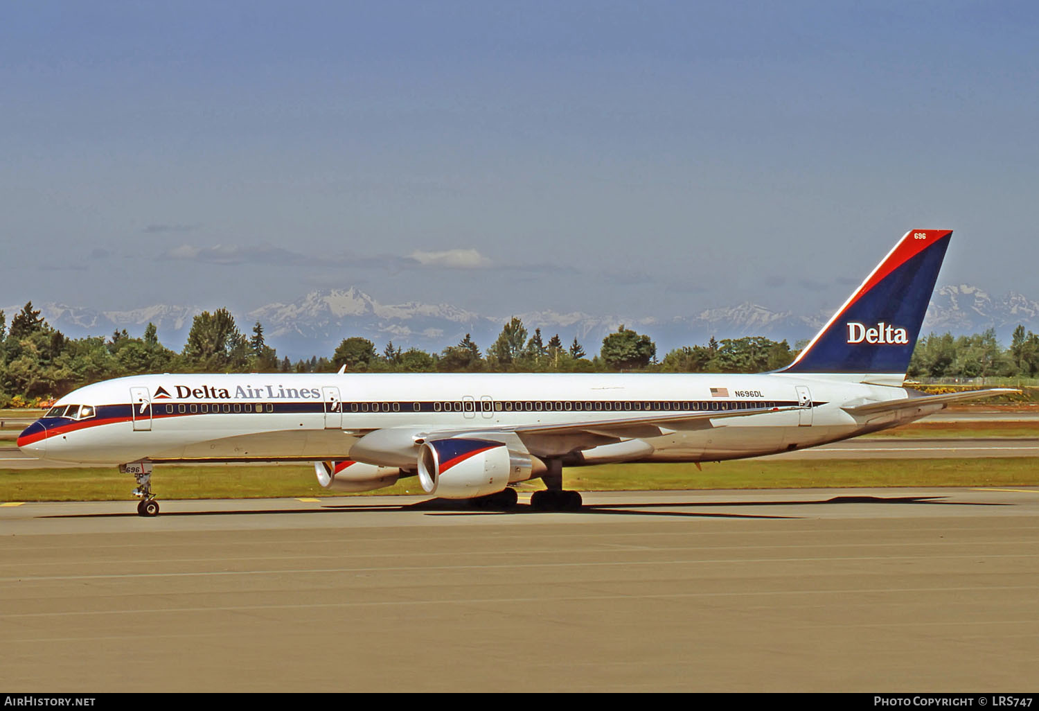 Aircraft Photo of N696DL | Boeing 757-232 | Delta Air Lines | AirHistory.net #265902