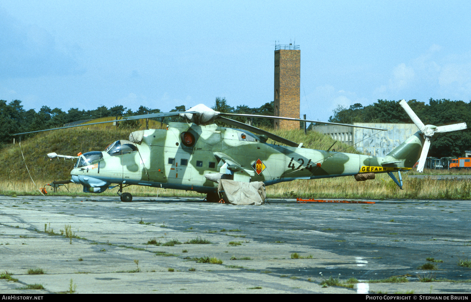 Aircraft Photo of 424 | Mil Mi-24D | East Germany - Air Force | AirHistory.net #266053