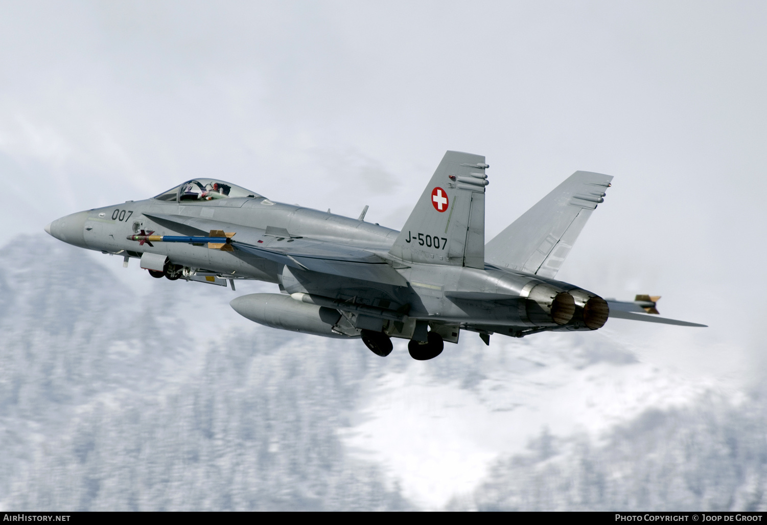 Aircraft Photo of J-5007 | McDonnell Douglas F/A-18C Hornet | Switzerland - Air Force | AirHistory.net #266067