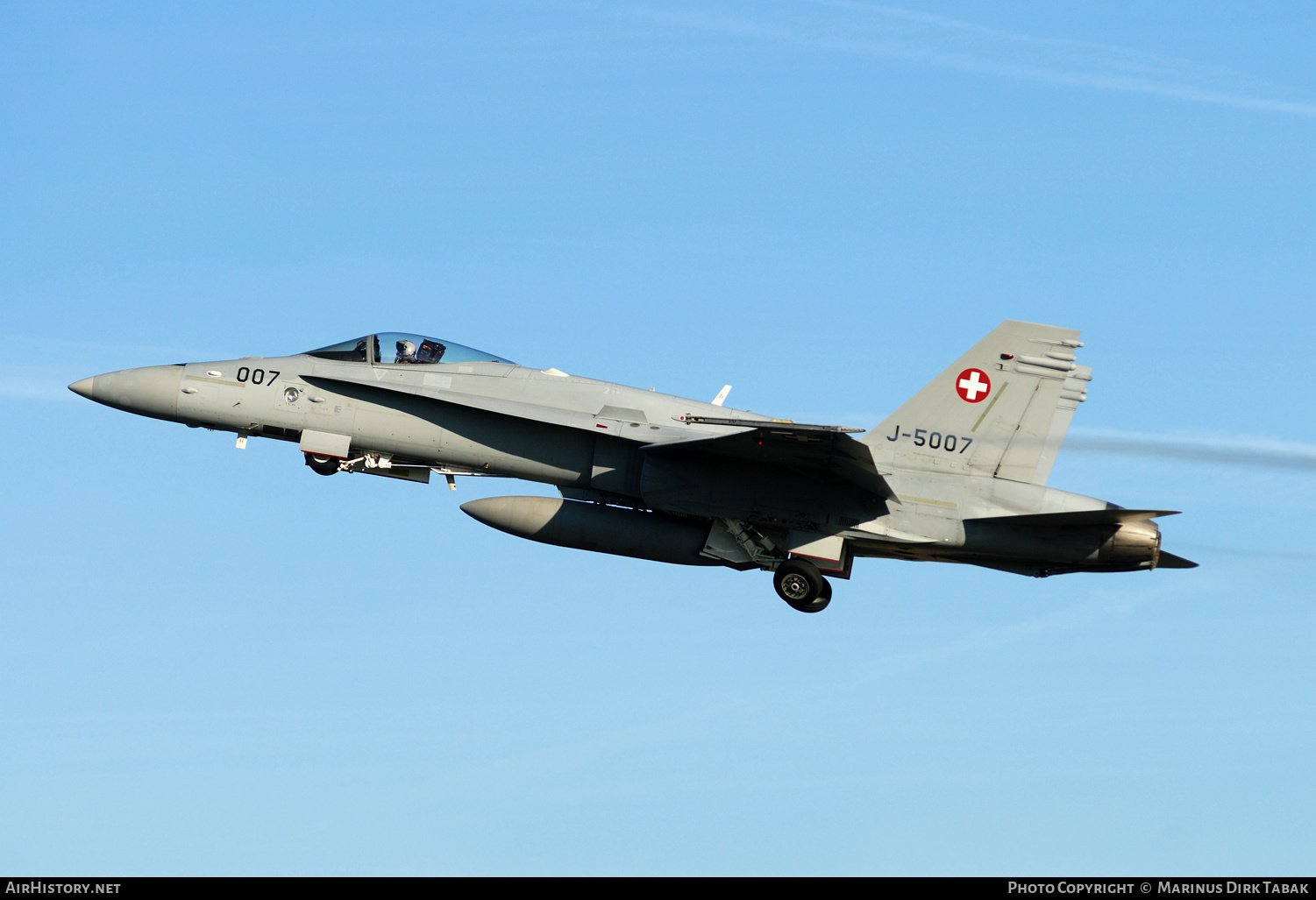 Aircraft Photo of J-5007 | McDonnell Douglas F/A-18C Hornet | Switzerland - Air Force | AirHistory.net #266068