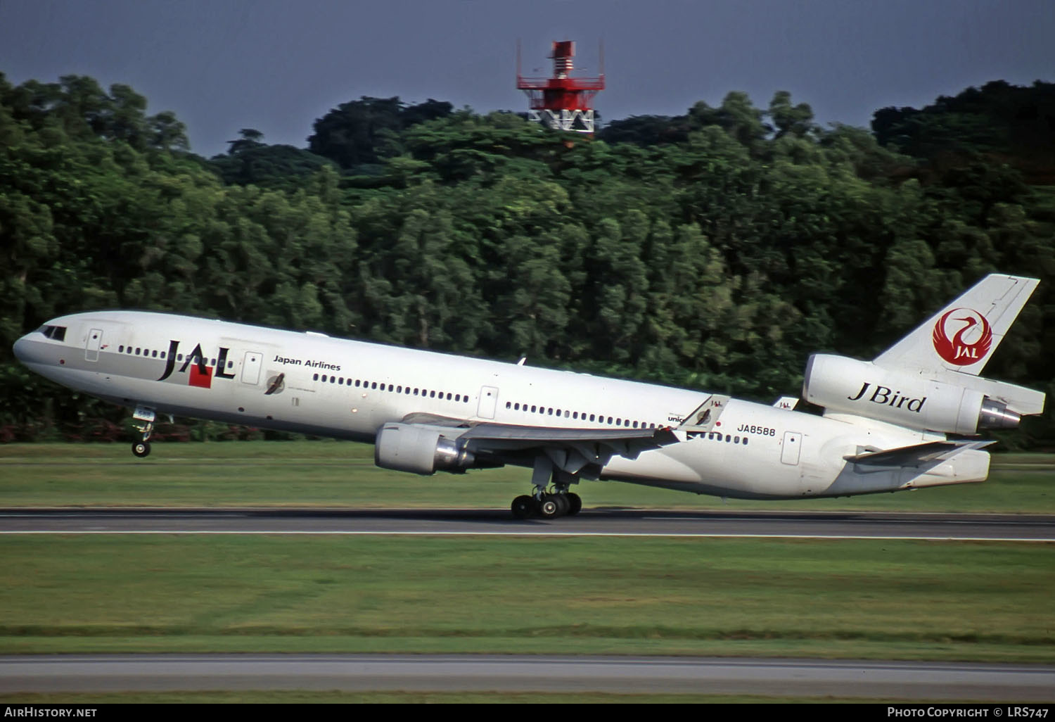 Aircraft Photo of JA8588 | McDonnell Douglas MD-11 | Japan Airlines - JAL | AirHistory.net #266136