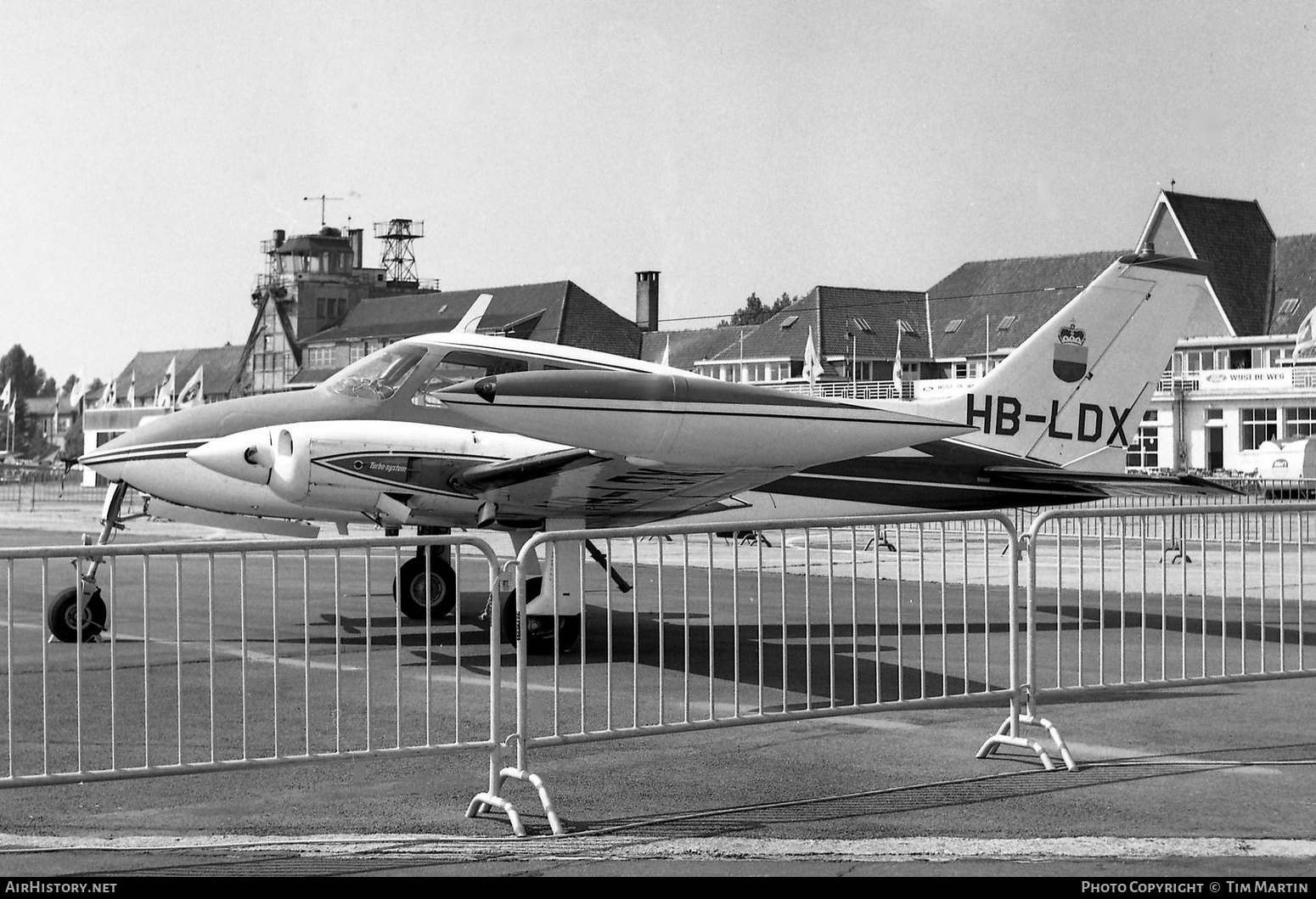 Aircraft Photo of HB-LDX | Cessna 320E Executive Skyknight | AirHistory.net #266169