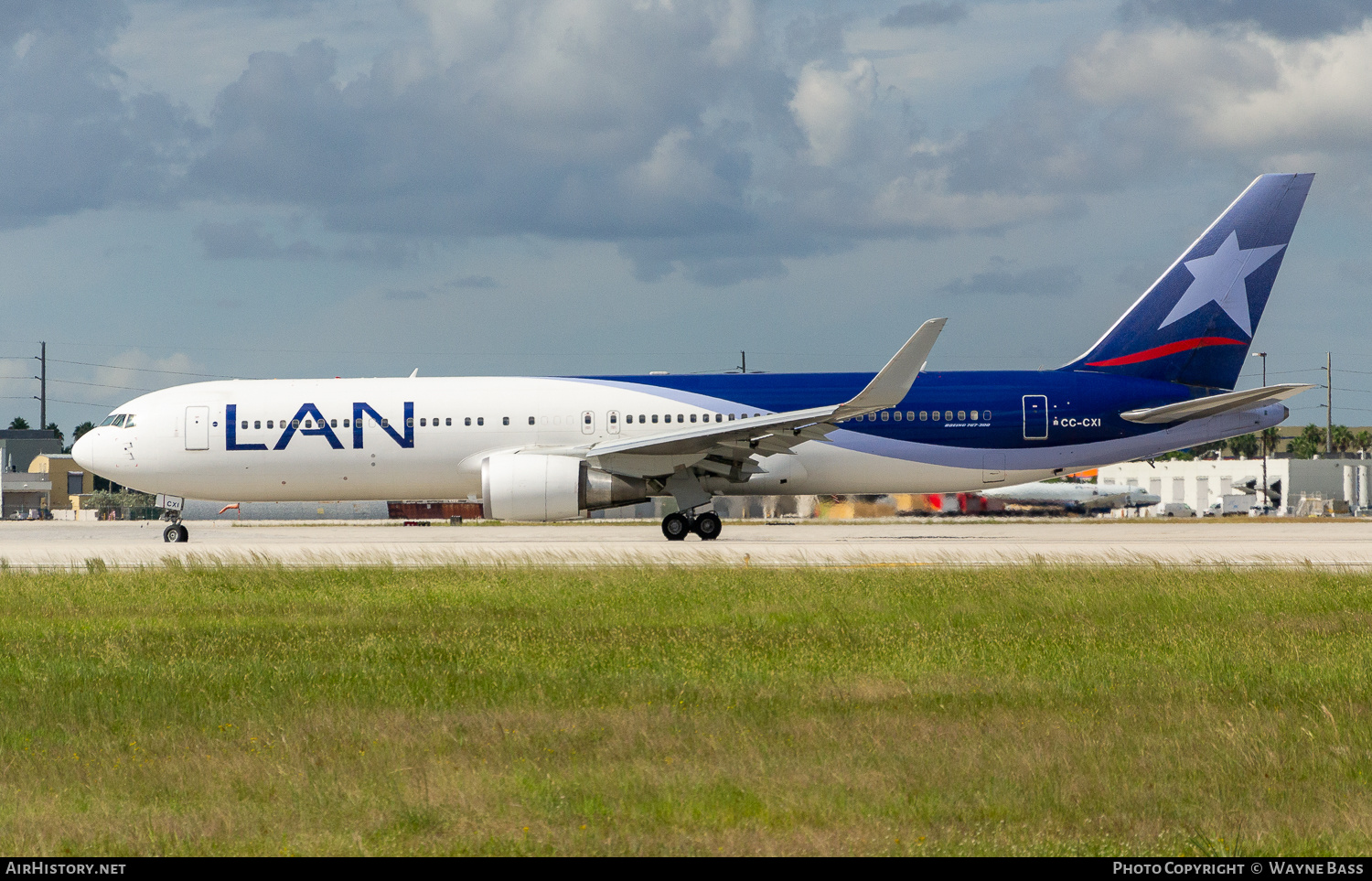 Aircraft Photo of CC-CXI | Boeing 767-316/ER | LAN Airlines - Línea Aérea Nacional | AirHistory.net #266191