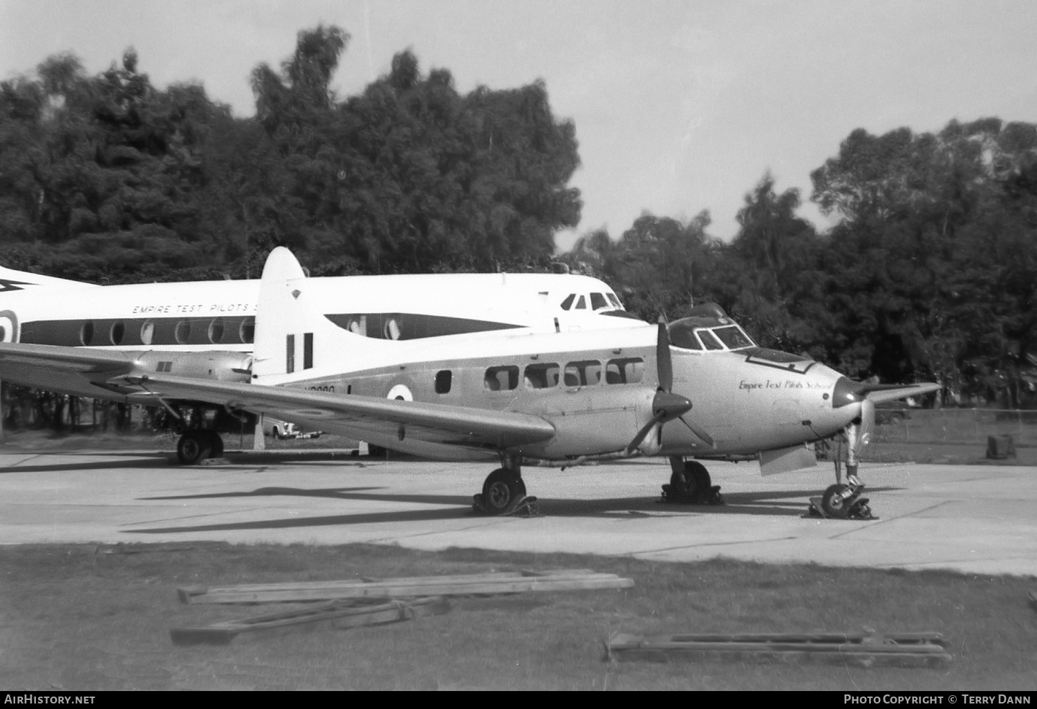 Aircraft Photo of VP980 | De Havilland D.H. 104 Devon C1 | UK - Air Force | AirHistory.net #266222