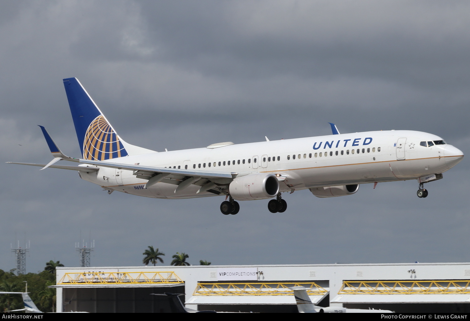 Aircraft Photo of N69810 | Boeing 737-924/ER | United Airlines | AirHistory.net #266269