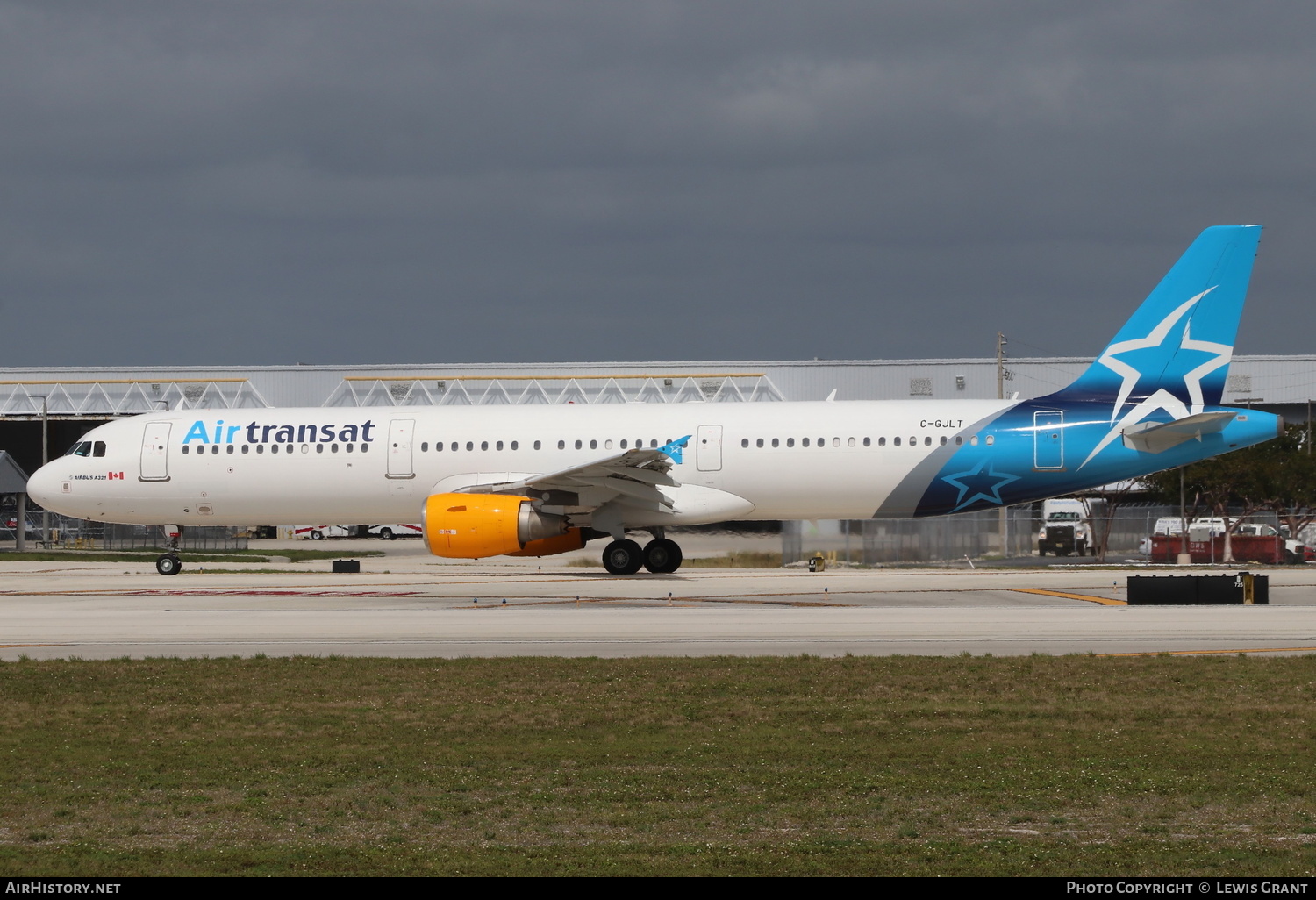 Aircraft Photo of C-GJLT | Airbus A321-211 | Air Transat | AirHistory.net #266319