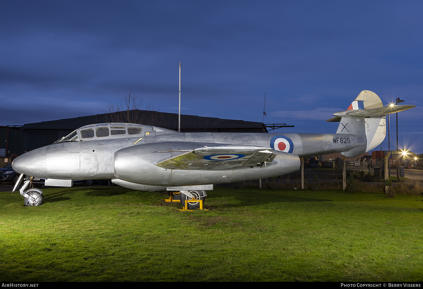 Aircraft Photo of WF825 | Gloster Meteor T7 | UK - Air Force | AirHistory.net #266328