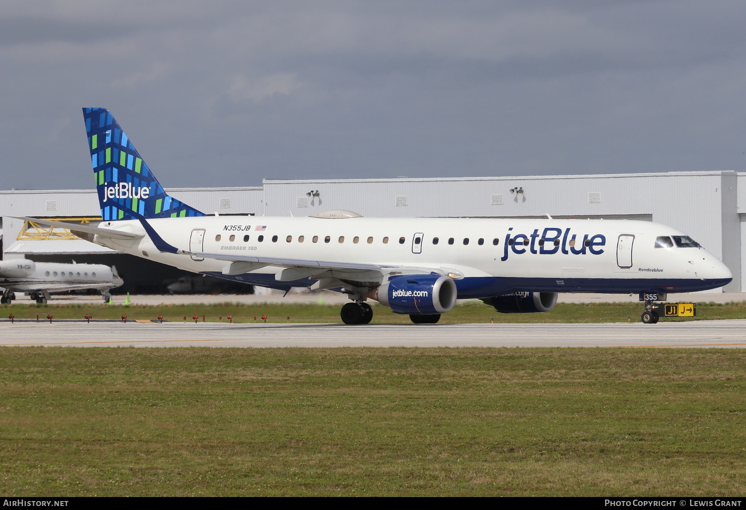 Aircraft Photo of N355JB | Embraer 190AR (ERJ-190-100IGW) | JetBlue Airways | AirHistory.net #266346