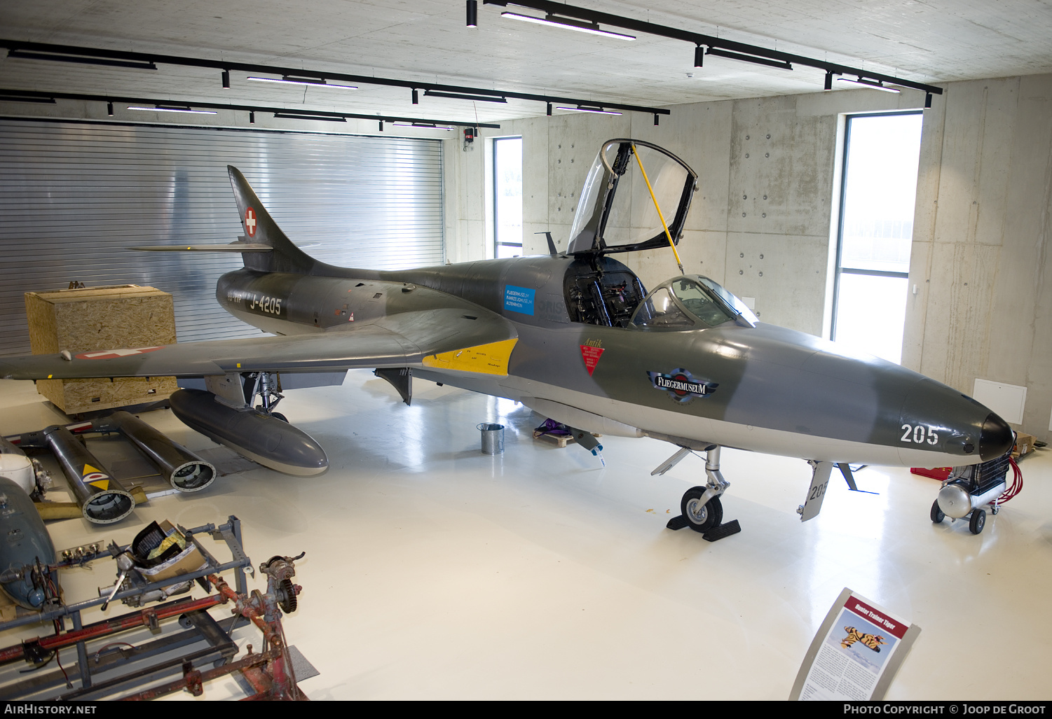 Aircraft Photo of HB-RVP / J-4205 | Hawker Hunter T68 | FFA Museum - Fliegermuseum Fahrzeugmuseum Altenrhein | Switzerland - Air Force | AirHistory.net #266394