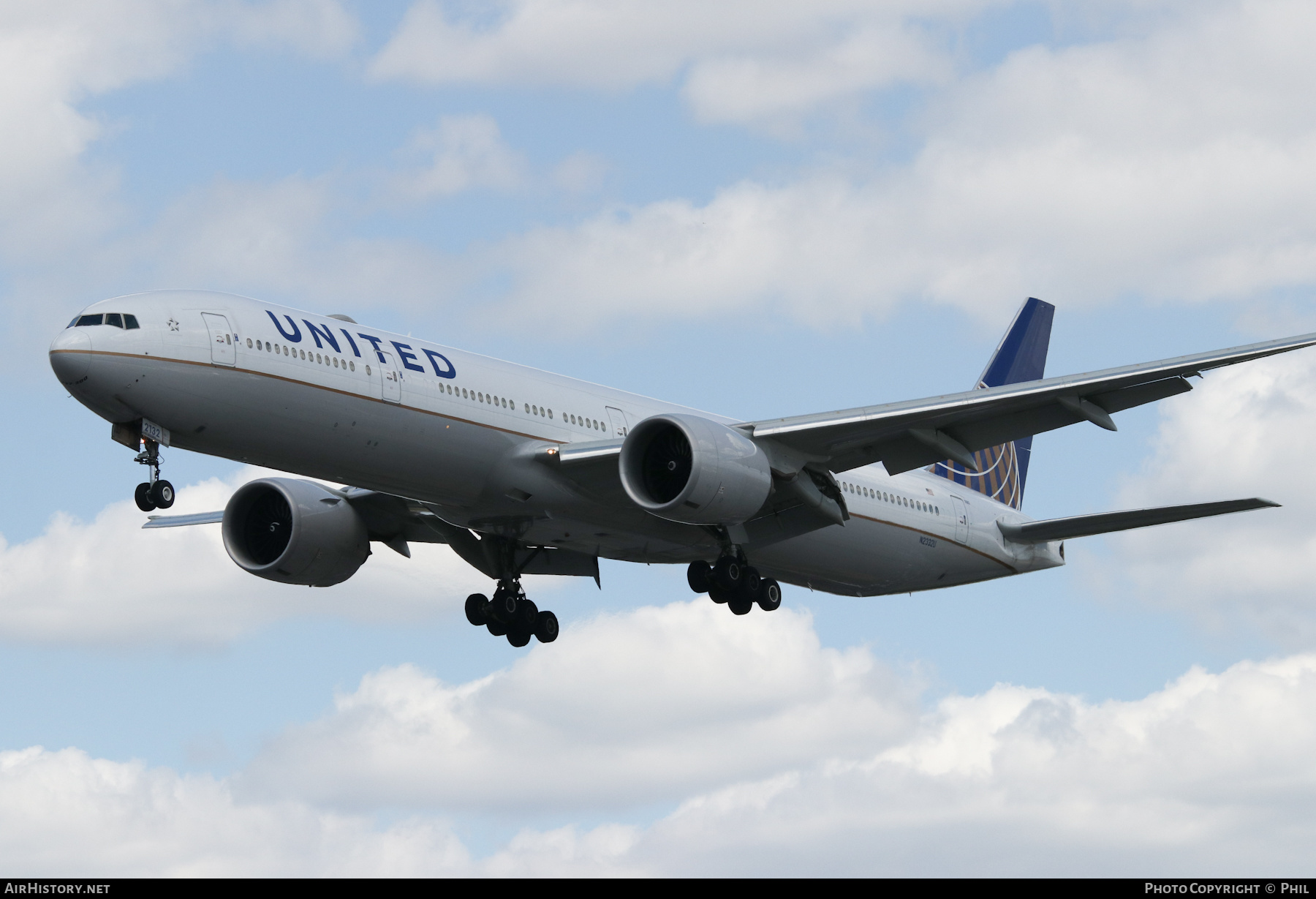 Aircraft Photo of N2332U | Boeing 777-300/ER | United Airlines | AirHistory.net #266449