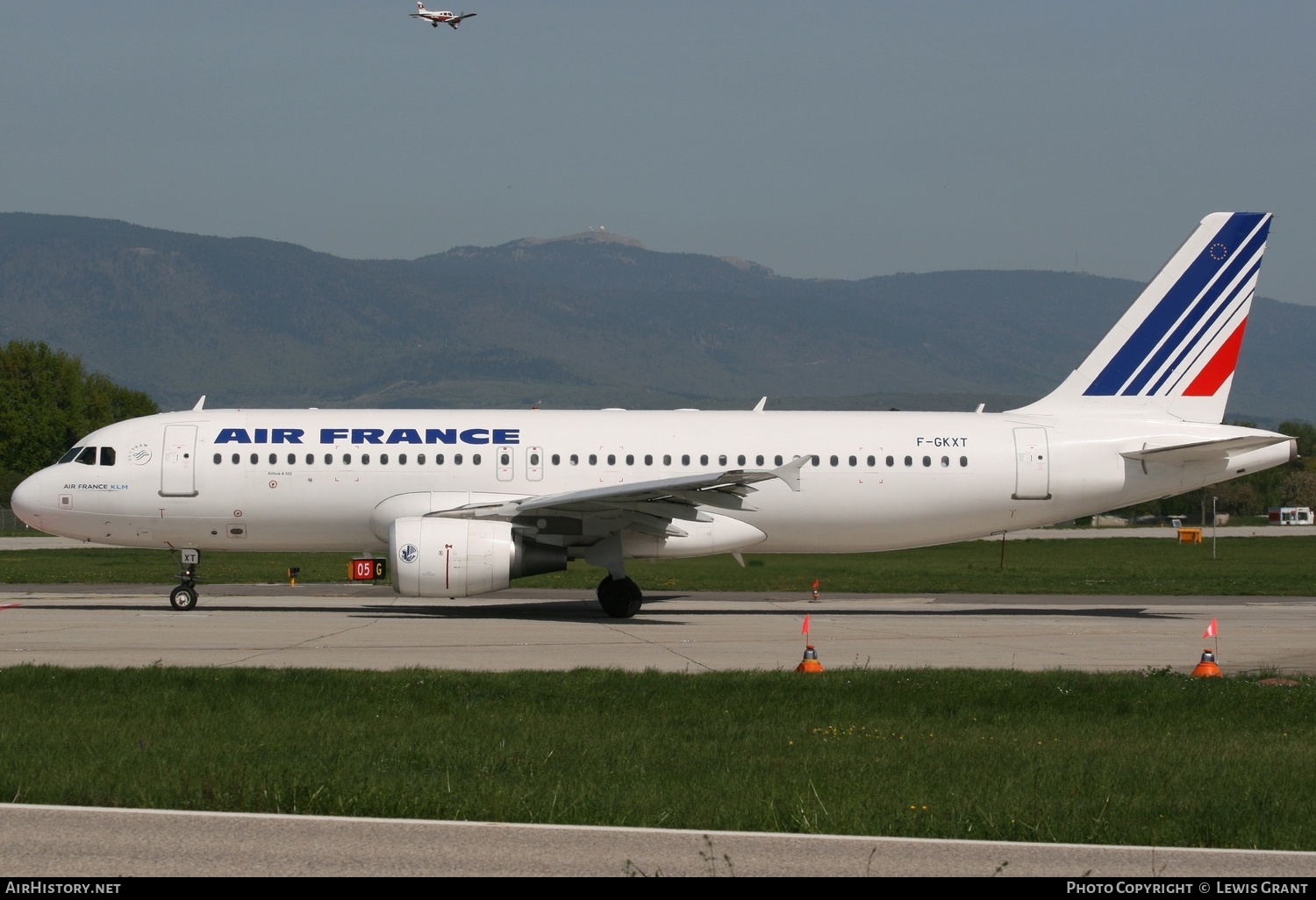 Aircraft Photo of F-GKXT | Airbus A320-214 | Air France | AirHistory.net #266572