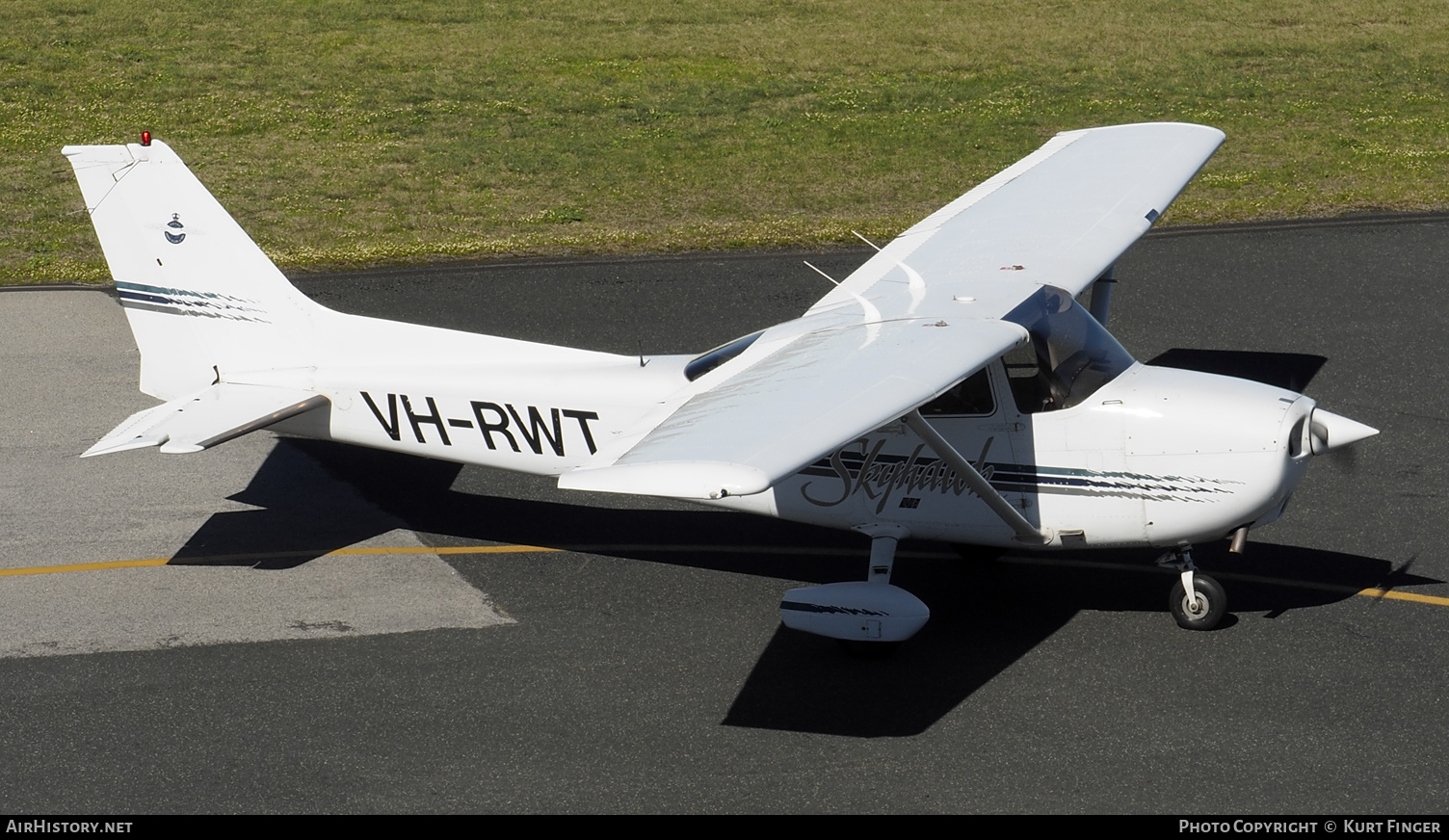 Aircraft Photo of VH-RWT | Cessna 172R Skyhawk | Royal Aero Club of Western Australia | AirHistory.net #266605
