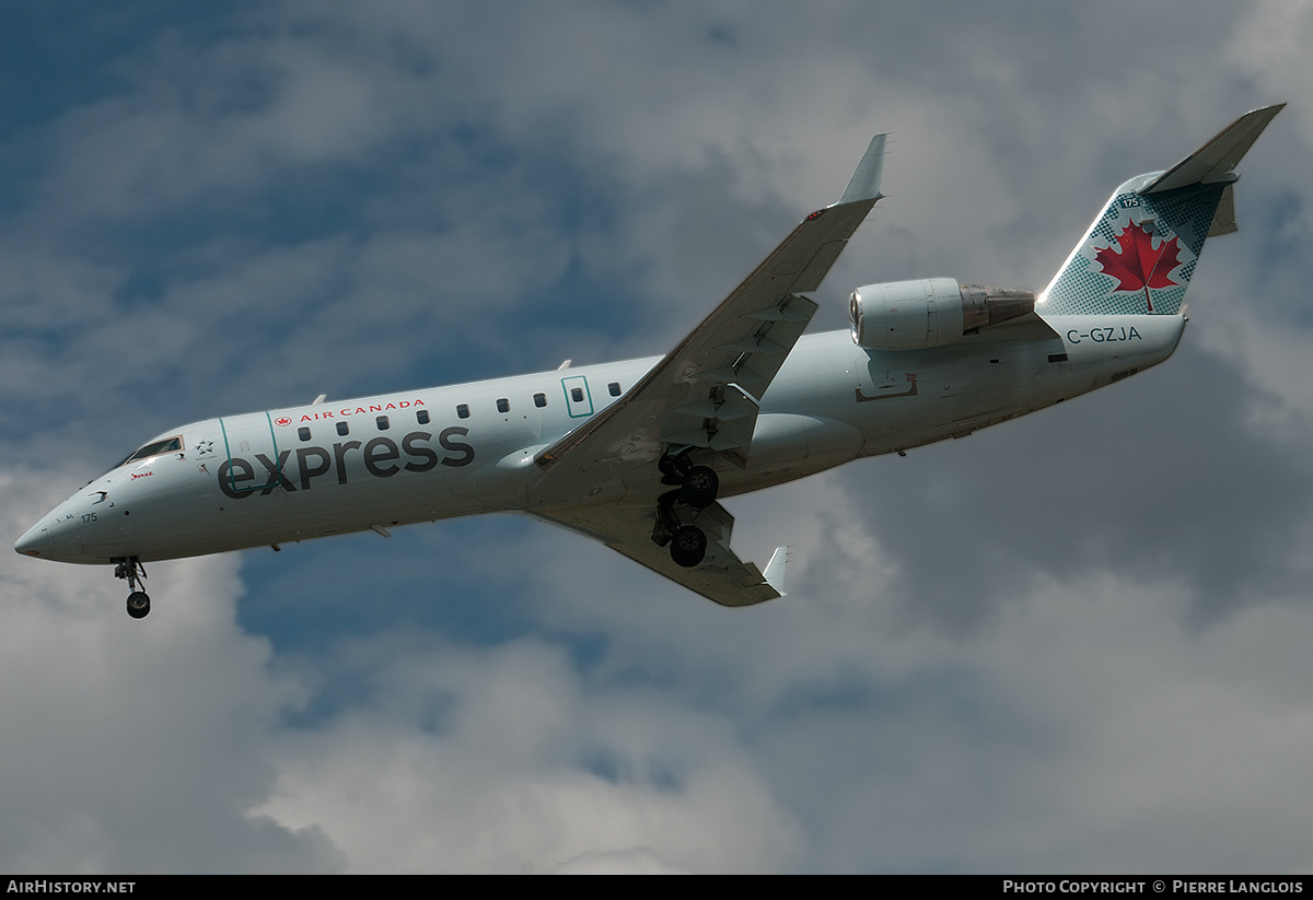 Aircraft Photo of C-GZJA | Bombardier CRJ-200ER (CL-600-2B19) | Air Canada Express | AirHistory.net #266633