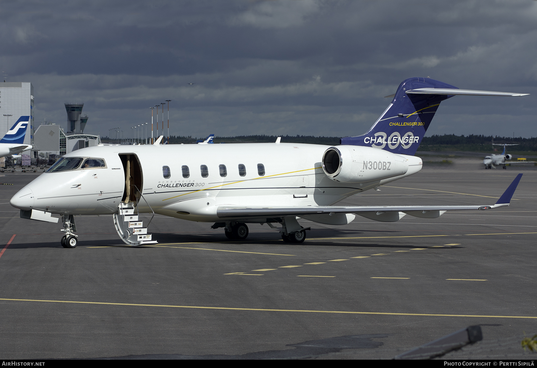 Aircraft Photo of N300BZ | Bombardier Challenger 300 (BD-100-1A10) | Bombardier | AirHistory.net #266854