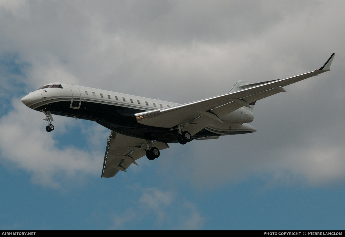 Aircraft Photo of C-GUIS | Bombardier Global Express (BD-700-1A10) | AirHistory.net #267007