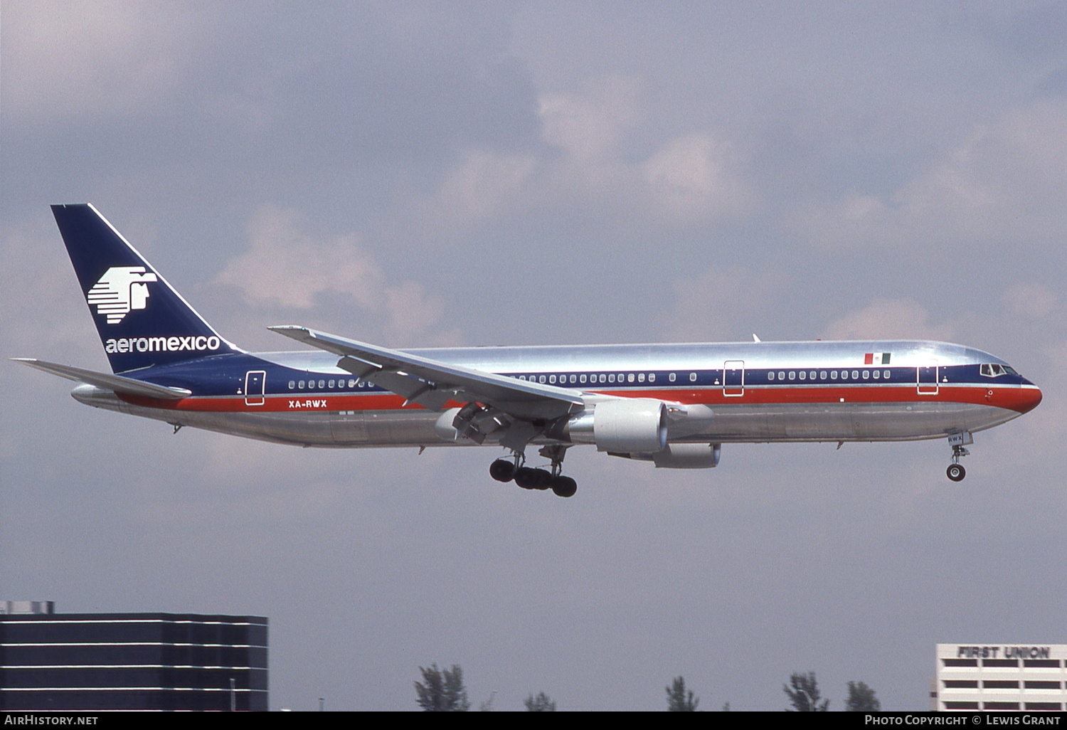 Aircraft Photo of XA-RWX | Boeing 767-3Y0/ER | AeroMéxico | AirHistory.net #267268