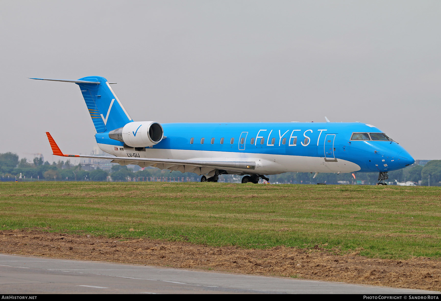 Aircraft Photo of LV-GIJ | Bombardier CRJ-200ER (CL-600-2B19) | Flyest | AirHistory.net #267278