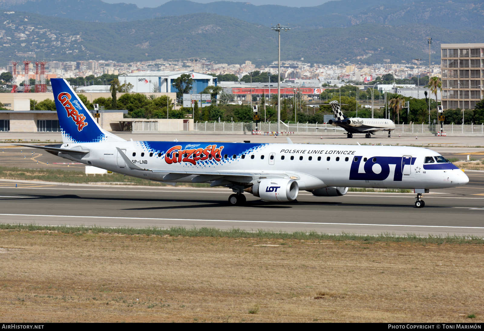 Aircraft Photo of SP-LNB | Embraer 195LR (ERJ-190-200LR) | LOT Polish Airlines - Polskie Linie Lotnicze | AirHistory.net #267318