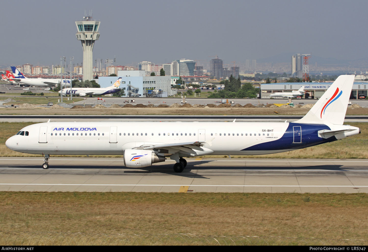 Aircraft Photo of SX-BHT | Airbus A321-211 | Air Moldova | AirHistory.net #267355