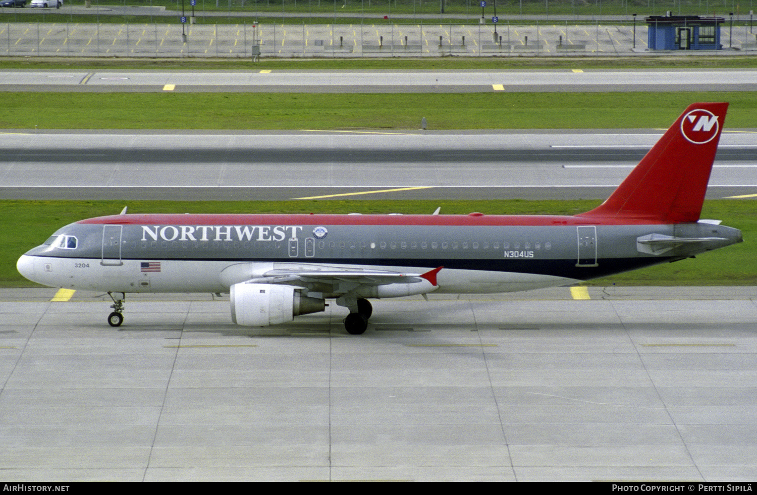 Aircraft Photo of N304US | Airbus A320-211 | Northwest Airlines | AirHistory.net #267458