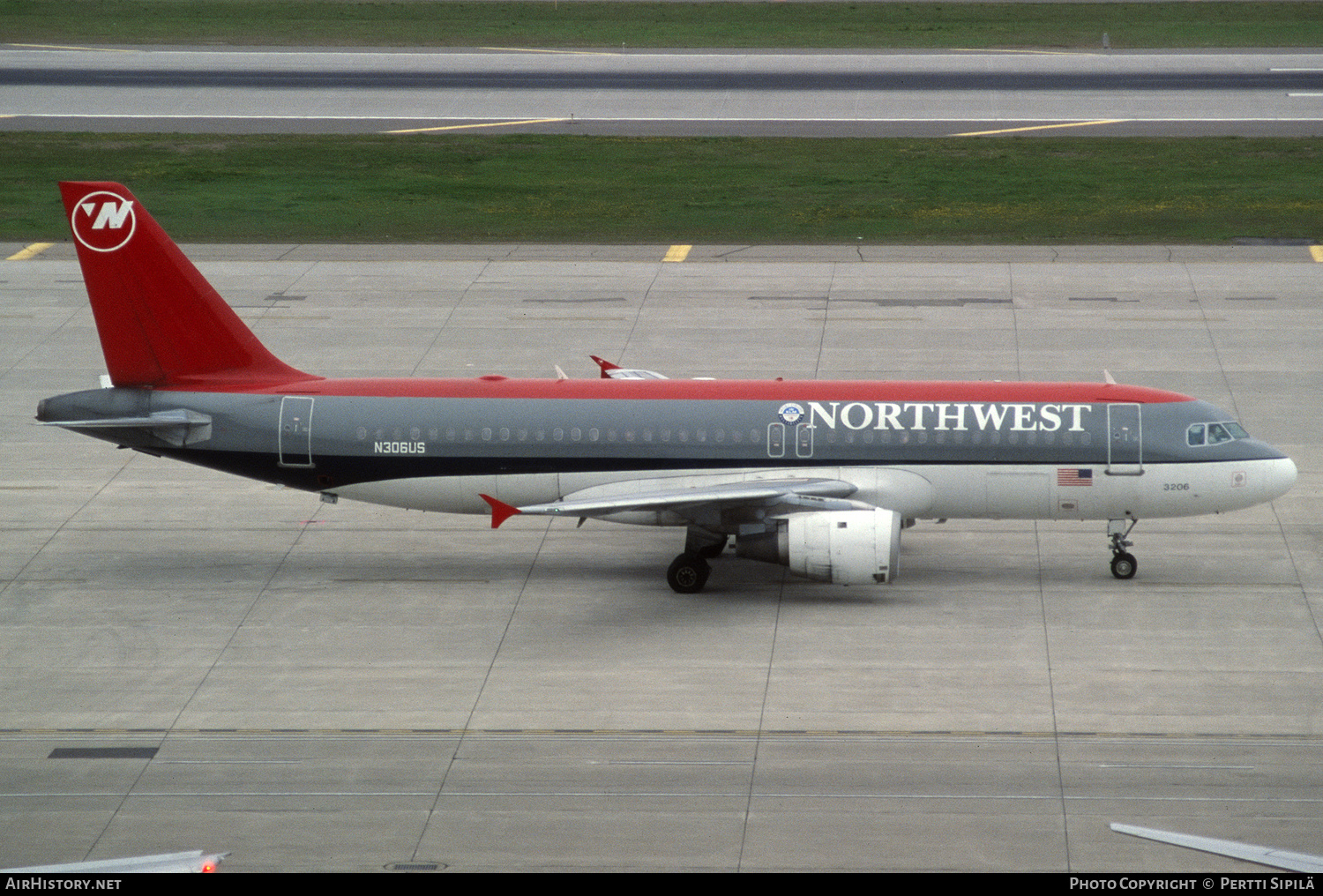Aircraft Photo of N306US | Airbus A320-211 | Northwest Airlines | AirHistory.net #267473