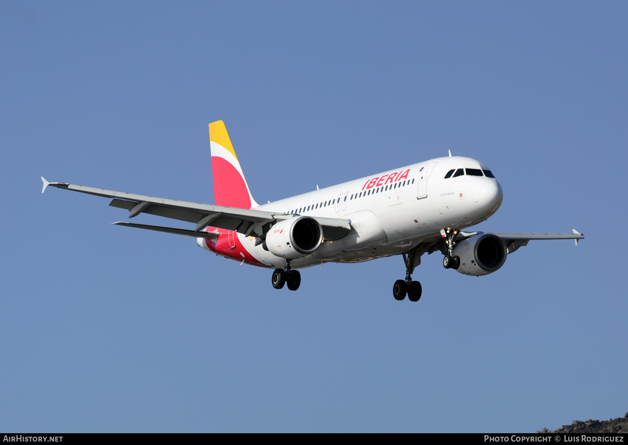 Aircraft Photo of EC-IEG | Airbus A320-214 | Iberia | AirHistory.net #267610