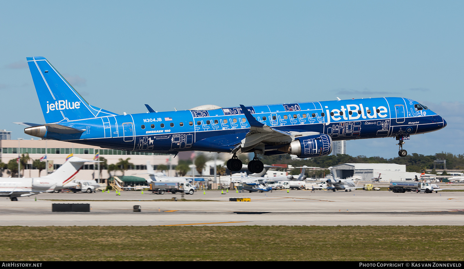 Aircraft Photo of N304JB | Embraer 190AR (ERJ-190-100IGW) | JetBlue Airways | AirHistory.net #267686