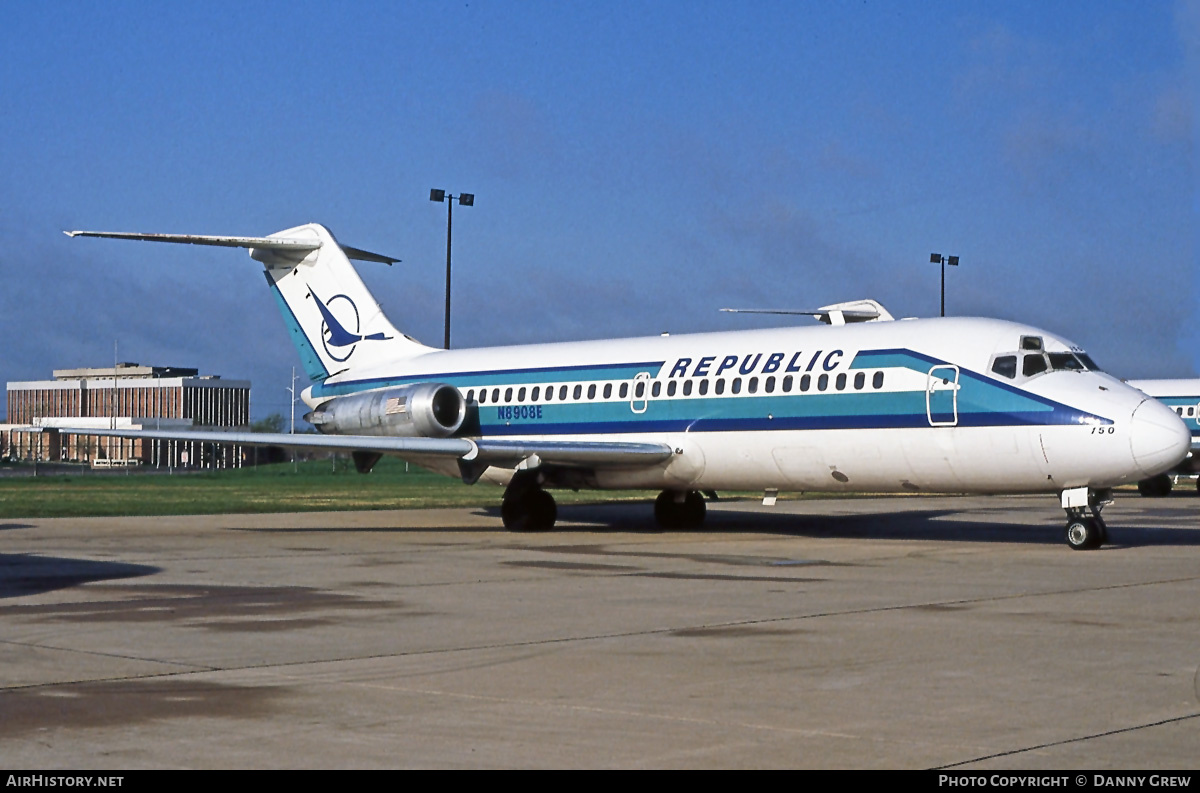 Aircraft Photo of N8908E | Douglas DC-9-14 | Republic Airlines | AirHistory.net #267721