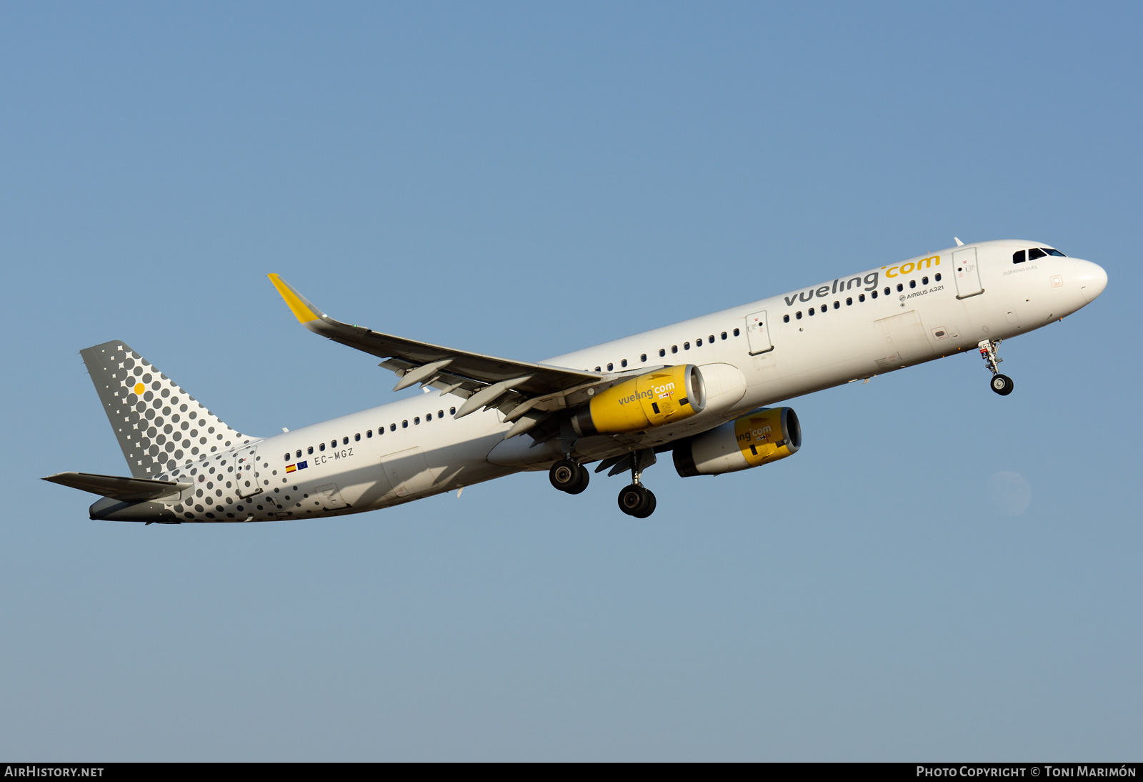 Aircraft Photo of EC-MGZ | Airbus A321-231 | Vueling Airlines | AirHistory.net #267894