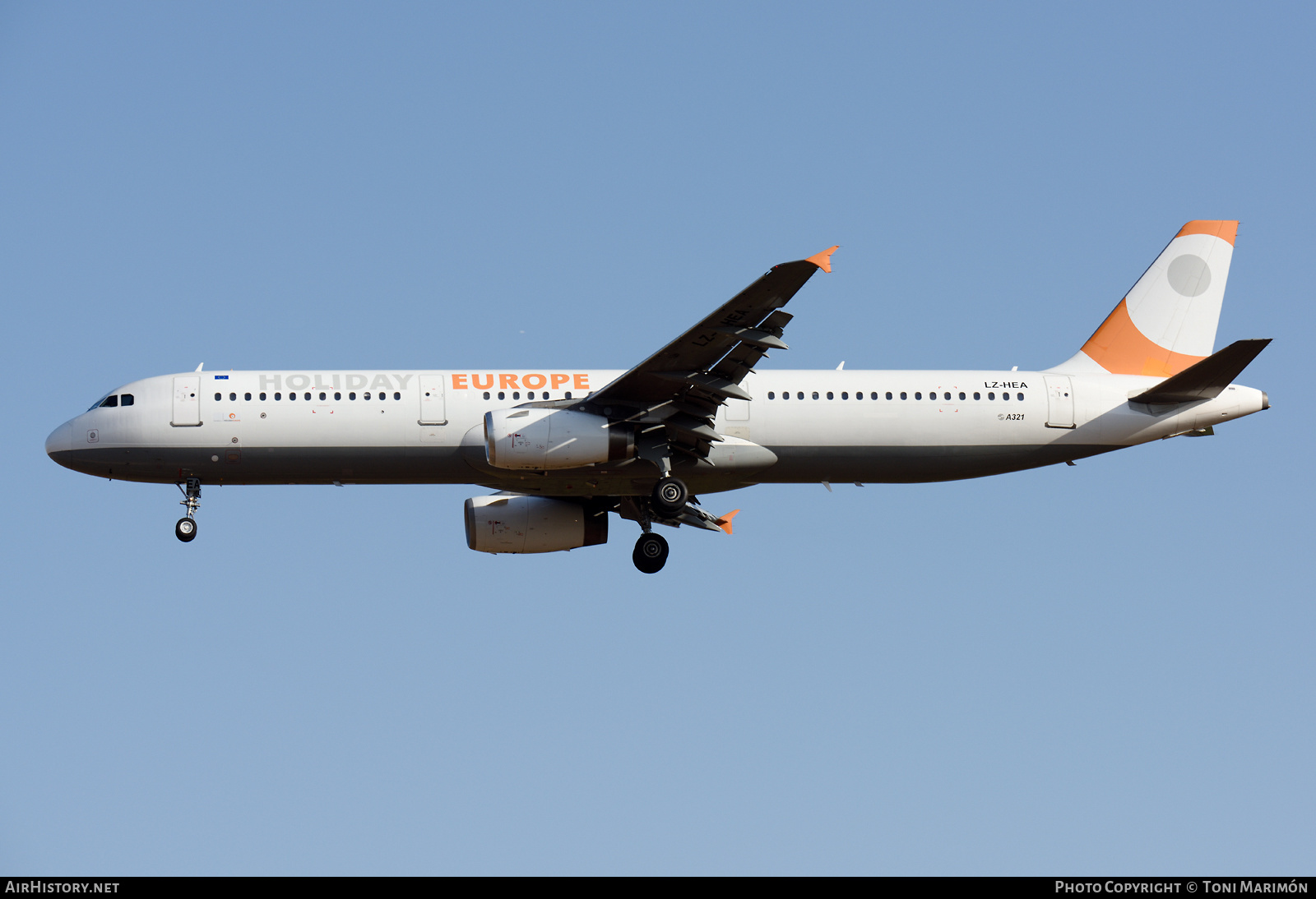 Aircraft Photo of LZ-HEA | Airbus A321-231 | Holiday Europe | AirHistory.net #267929