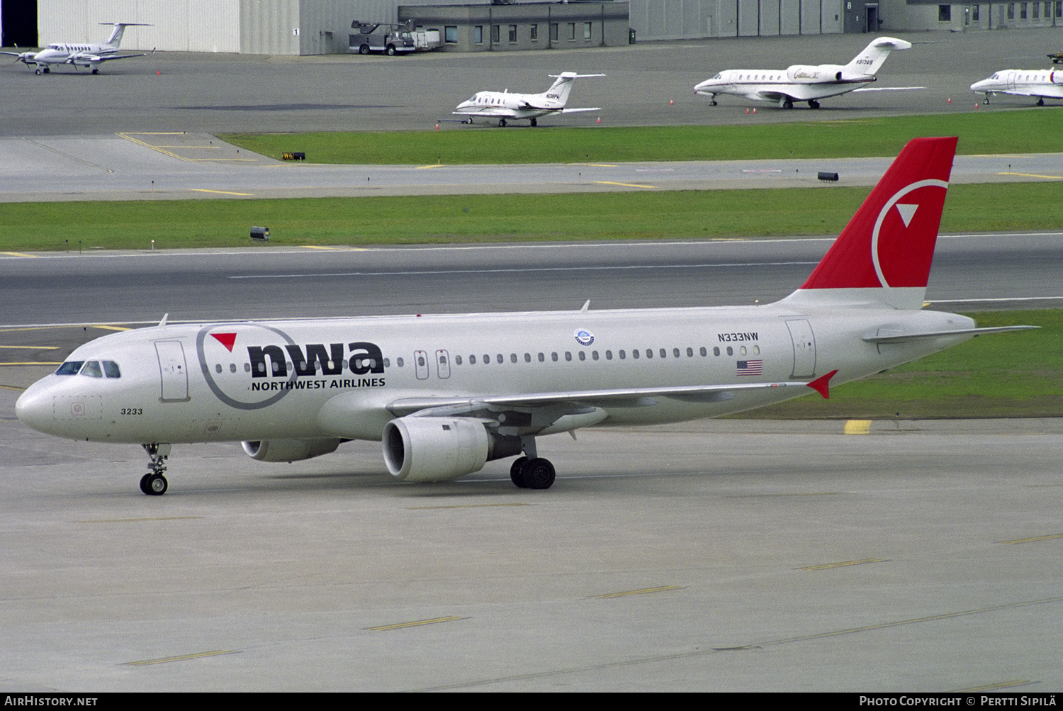 Aircraft Photo of N333NW | Airbus A320-211 | Northwest Airlines | AirHistory.net #268441