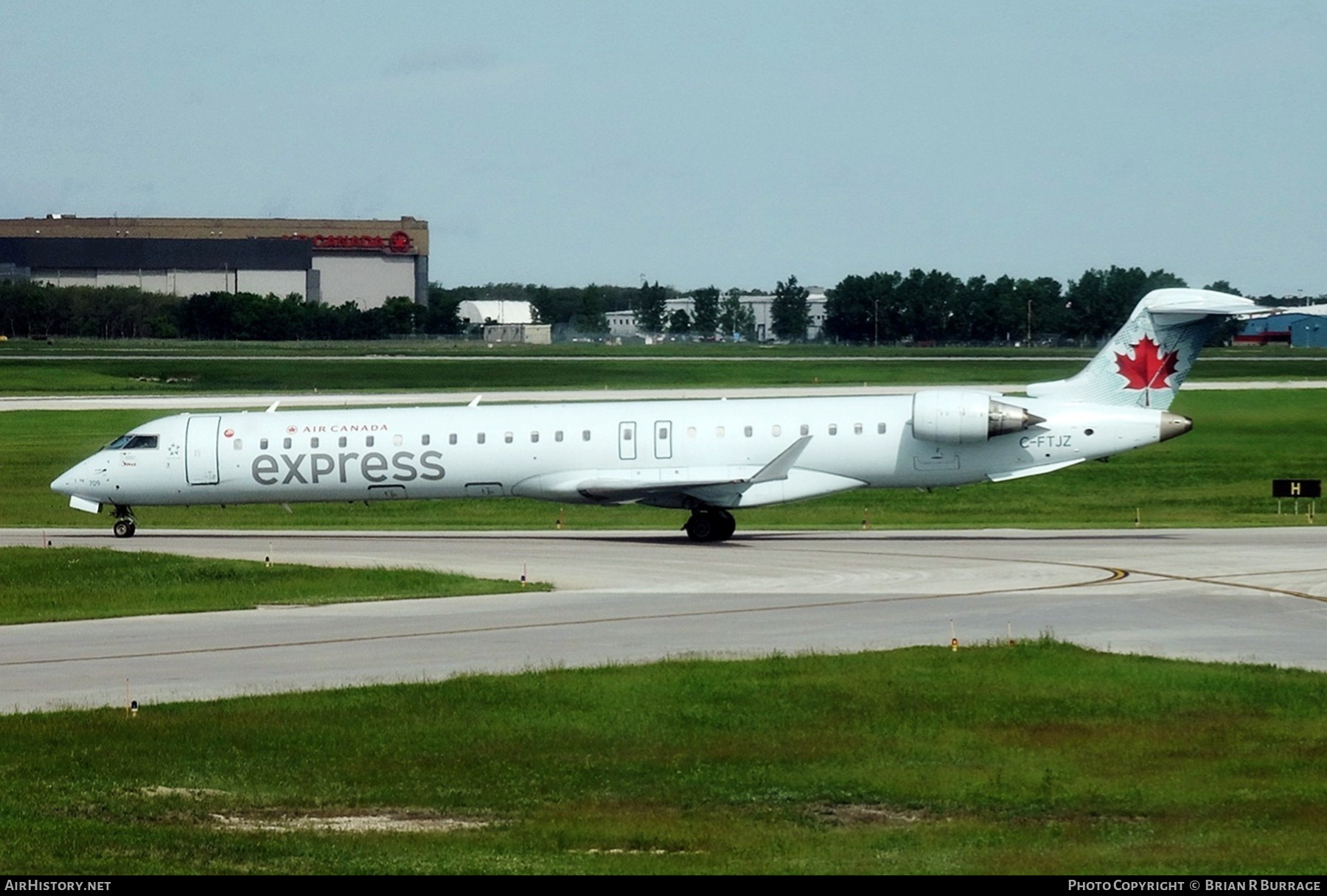 Aircraft Photo of C-FTJZ | Bombardier CRJ-705ER (CL-600-2D15) | Air Canada Express | AirHistory.net #268822